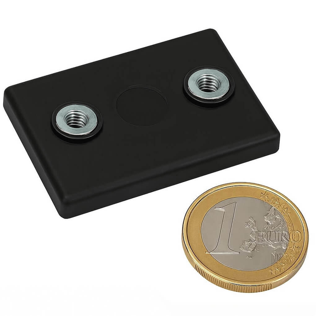 Aimant néodyme caoutchouc 43x31mm avec 2 trou fileté, puissance 14.6 kg 67 Aimant néodyme caoutchouc 43x31mm avec 2 trou fileté, puissance 14.6 kg