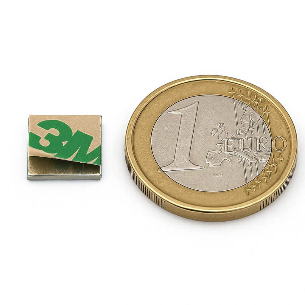 Aimant autocollant 10x10x1mm, puissance 0.55kg 46 Aimant autocollant 10x10x1mm, puissance 0.55kg