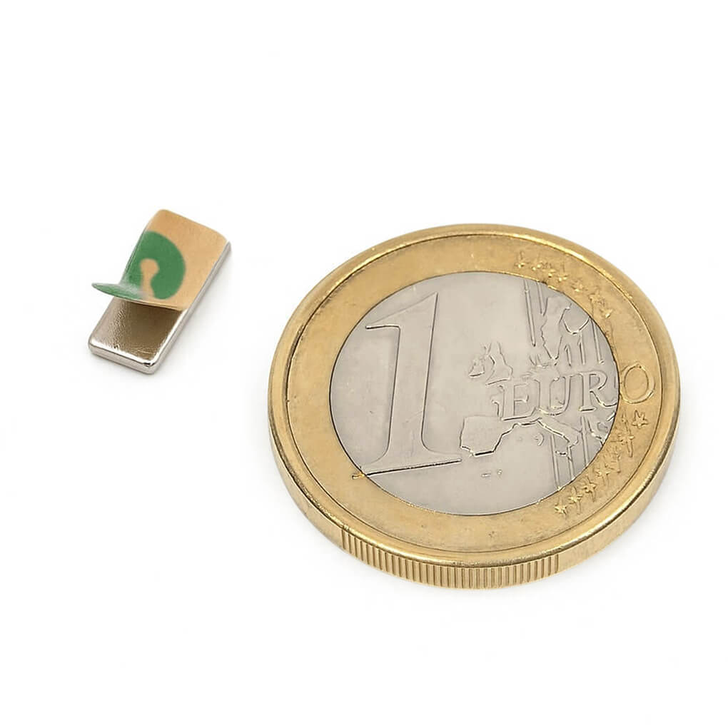 Aimant autocollant 10x5x1mm, puissance 0.5kg 46 Aimant autocollant 10x5x1mm, puissance 0.5kg