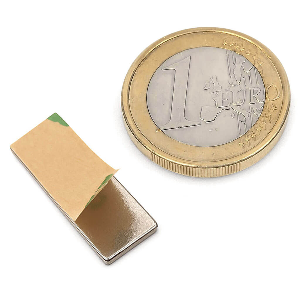 Aimant autocollant 30x10x1mm, puissance 1kg 46 Aimant autocollant 30x10x1mm, puissance 1kg