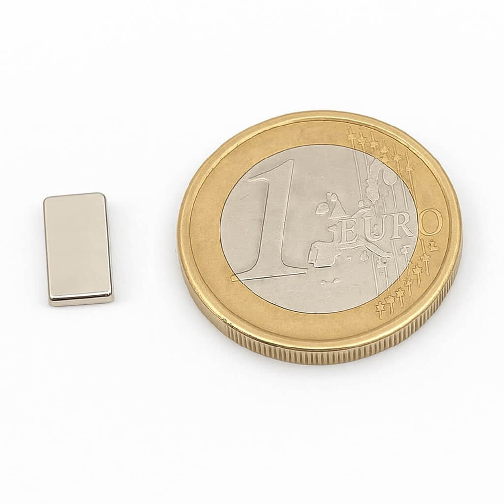 Aimant néodyme bloc 10x5x1mm, puissance 0.65kg 46 Aimant néodyme bloc 10x5x1mm, puissance 0.65kg