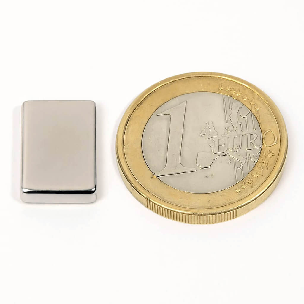 Aimant néodyme bloc 15x10x3mm, puissance 2,8kg 46 Aimant néodyme bloc 15x10x3mm, puissance 2,8kg