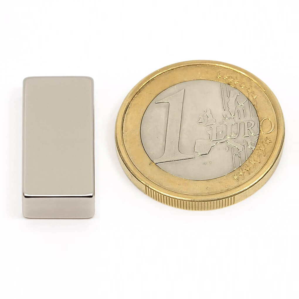Aimant néodyme bloc 20x10x5mm, puissance 3.8kg 67 Aimant néodyme bloc 20x10x5mm, puissance 3.8kg