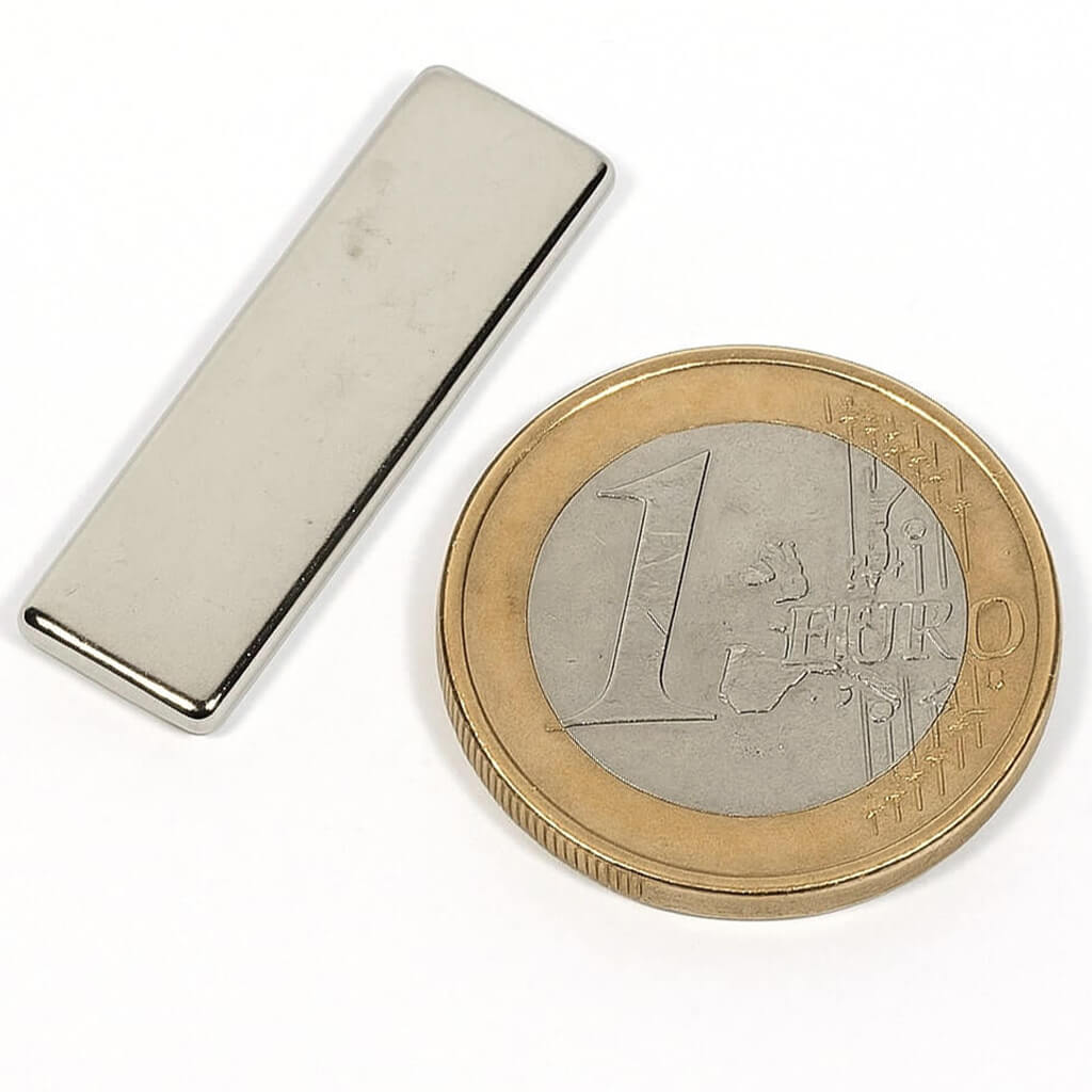 Aimant néodyme bloc 30x9x2mm, puissance 2.6kg 74 Aimant néodyme bloc 30x9x2mm, puissance 2.6kg