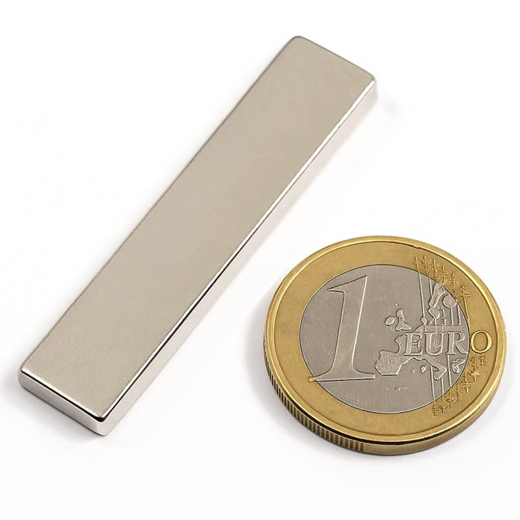 Aimant néodyme bloc 40x5x2mm, puissance 1.8kg 46 Aimant néodyme bloc 40x5x2mm, puissance 1.8kg