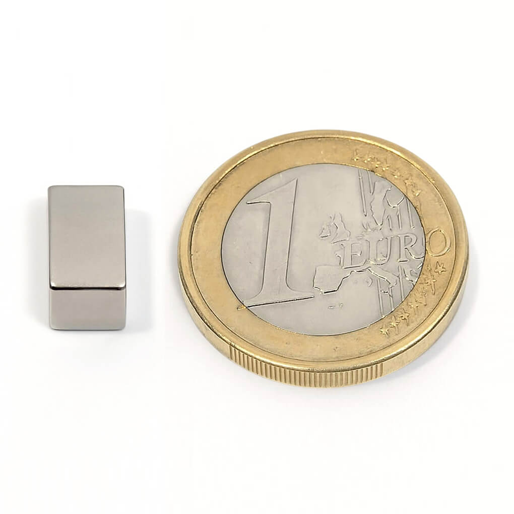 Aimant néodyme bloc10x6x6mm, puissance 2.1kg 54 Aimant néodyme bloc10x6x6mm, puissance 2.1kg