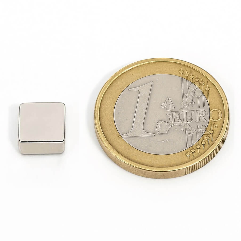 Aimant néodyme bloc 8x8x4mm, puissance 1.5kg 46 Aimant néodyme bloc 8x8x4mm, puissance 1.5kg