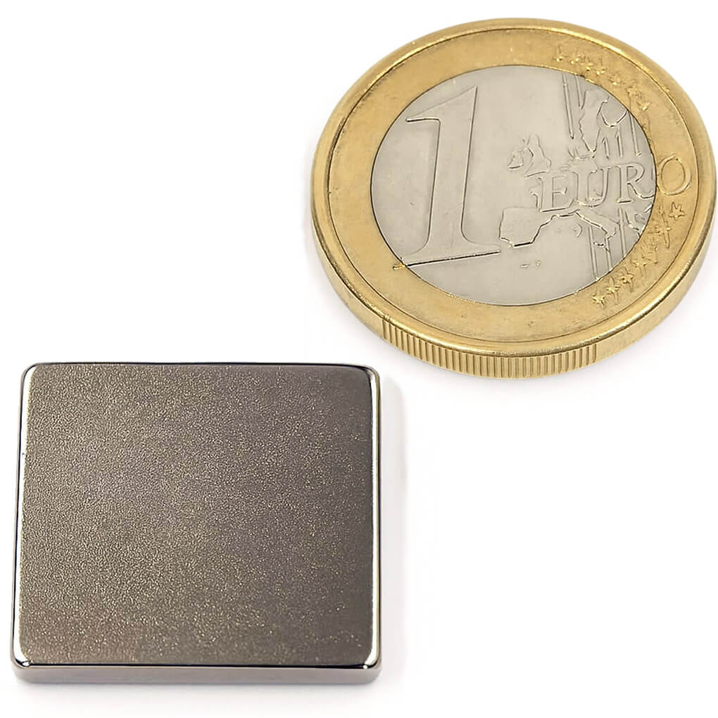 Aimant néodyme bloc 20x20x2mm, puissance 2.6kg 69 Aimant néodyme bloc 20x20x2mm, puissance 2.6kg