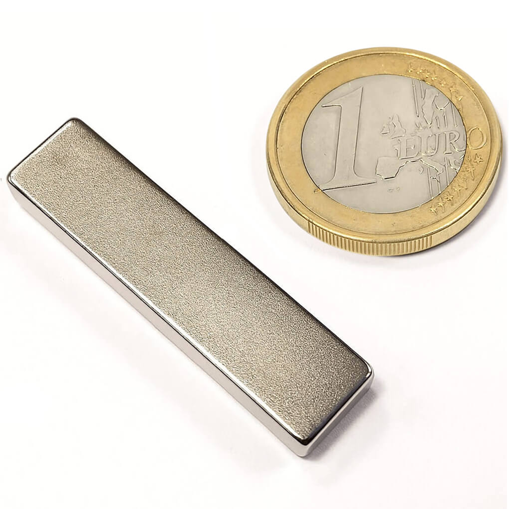 Aimant néodyme bloc 40x10x5mm, puissance 9.5kg 79 Aimant néodyme bloc 40x10x5mm, puissance 9.5kg