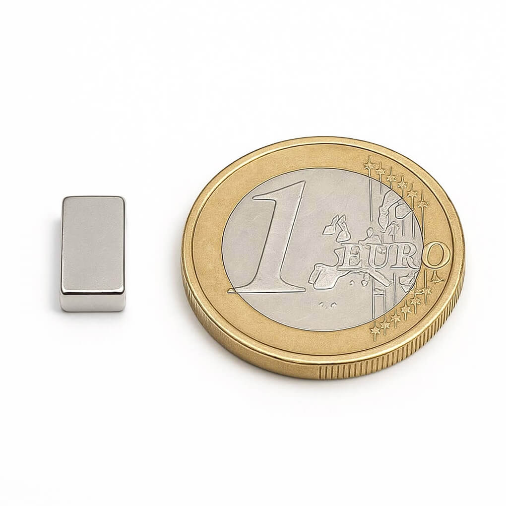 Aimant néodyme bloc 10x5x3mm, puissance 1.5kg 46 Aimant néodyme bloc 10x5x3mm, puissance 1.5kg