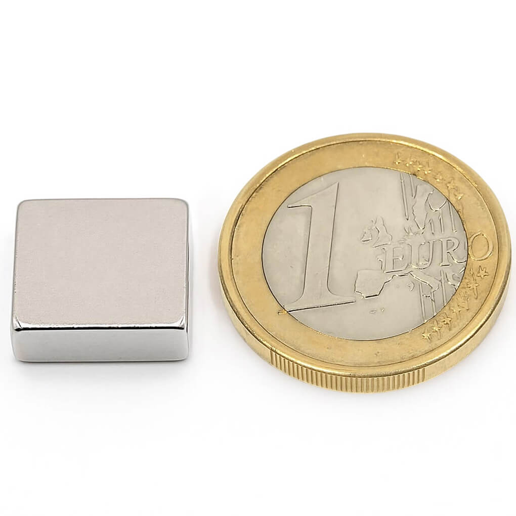 Aimant néodyme bloc 15x15x5mm, puissance 6.3kg 46 Aimant néodyme bloc 15x15x5mm, puissance 6.3kg