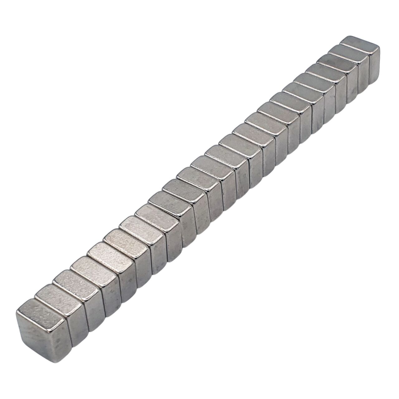 Aimant néodyme bloc 8x8x4mm, puissance 1.5kg 47 Aimant néodyme bloc 8x8x4mm, puissance 1.5kg – Image 2