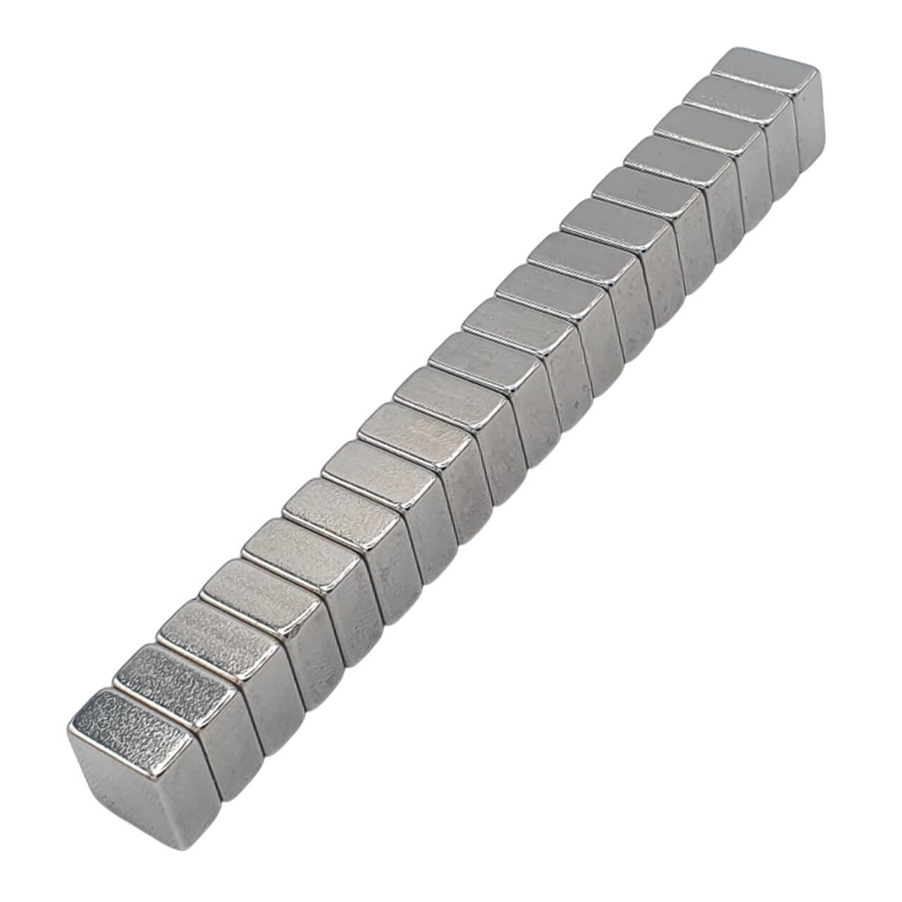 Aimant néodyme bloc10x10x5mm, puissance 2.8kg 47 Aimant néodyme bloc10x10x5mm, puissance 2.8kg – Image 2